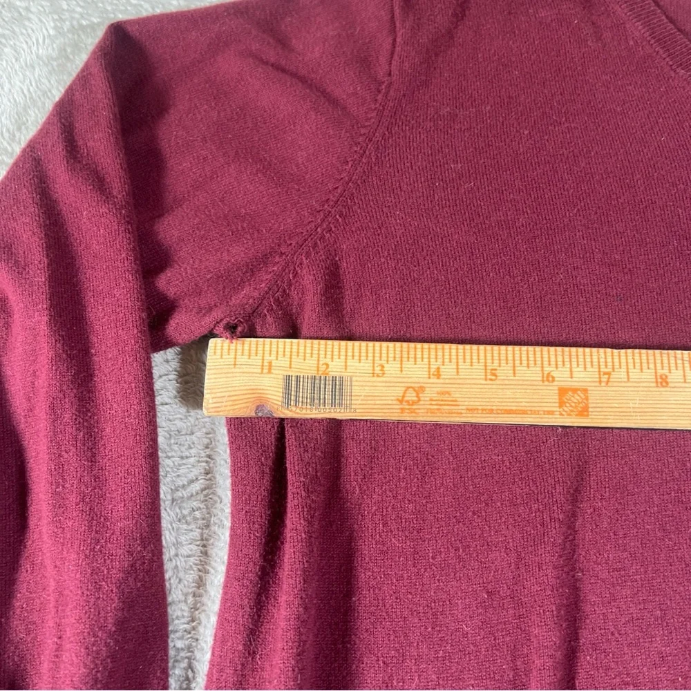 L.L. Bean maroon‎ V-neck men’s sweater  Large